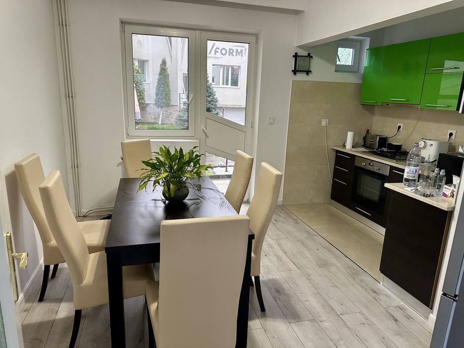 Masa bucatarie extensibila cu 6 scaune