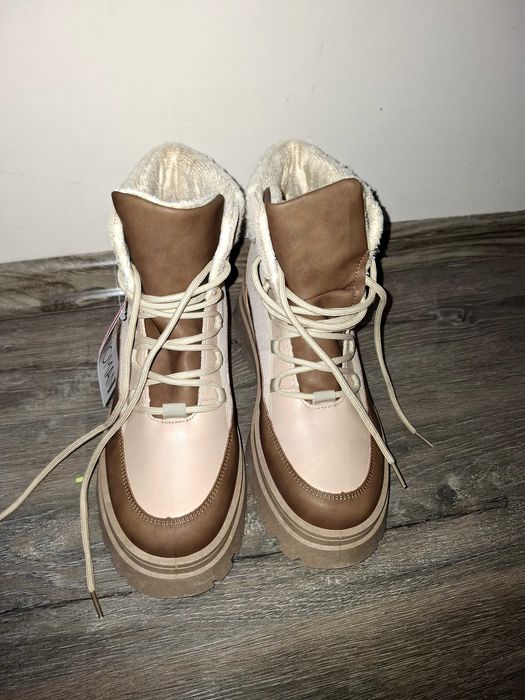 Топли боти с връзк