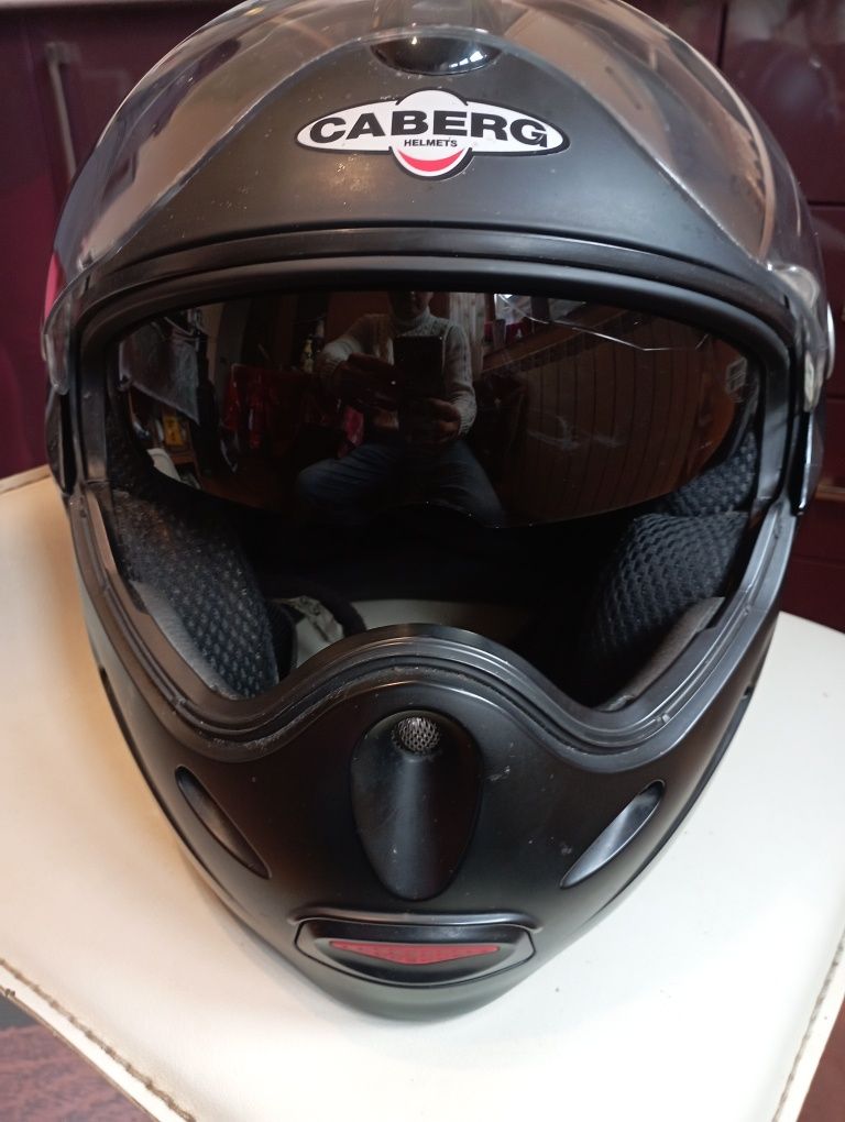 Vând cască motocicletă.