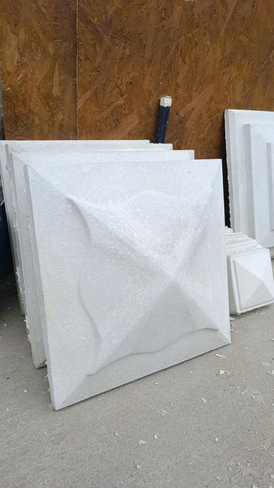 Capace de gard, coame, temelii, capete de stalpi.