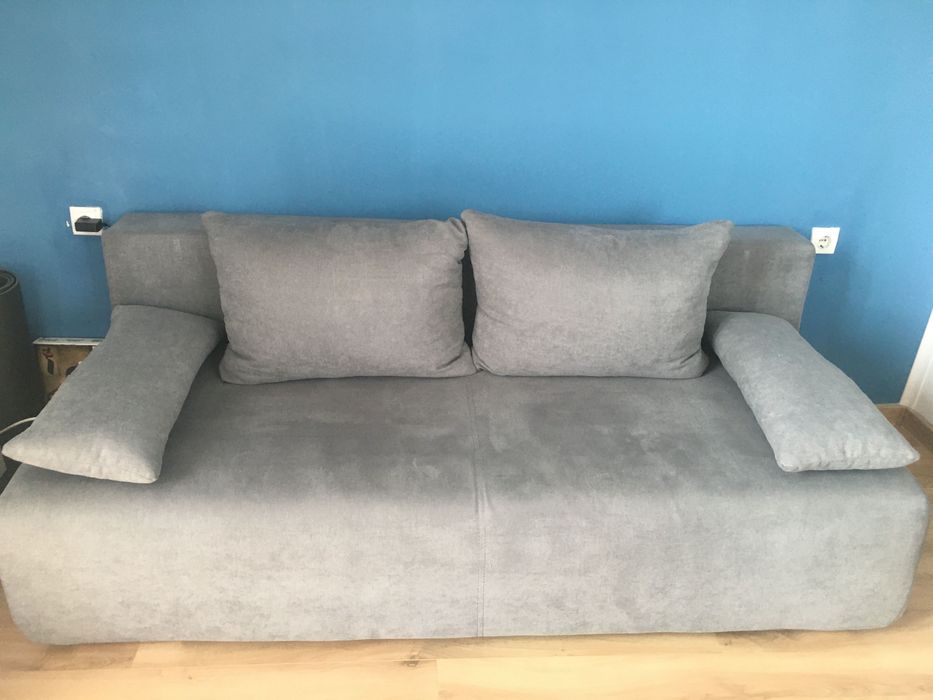 Много удобен и компактен диван
