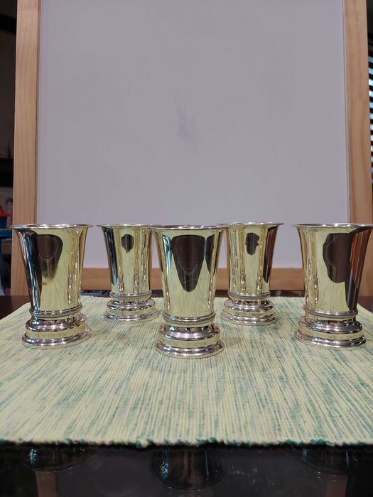 Пет сребърни чаши (проба 800) за вода или вино/сребро/три лв. за грам