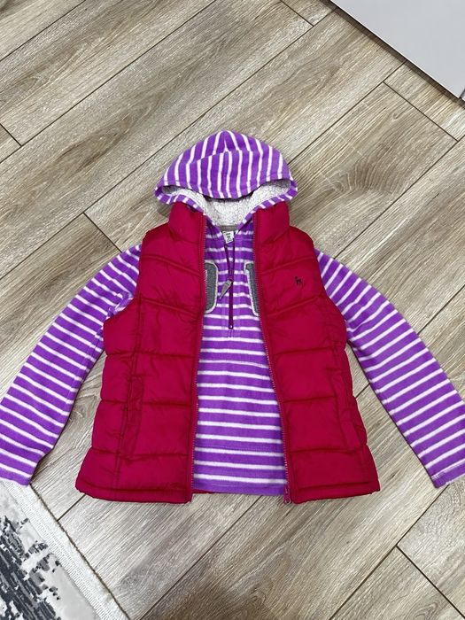 Безрукавка "Old Navi" и свитер из США на 7-8 лет