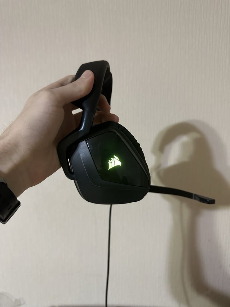 Продаю игровые наушники Corsair Void Pro RGB