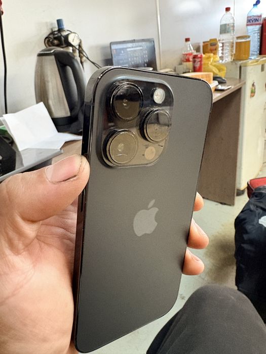 продавам Iphone 14pro 520лв