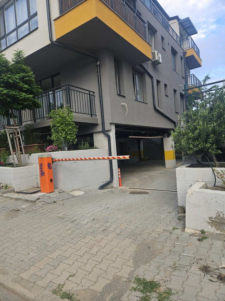 Дава се под наем Гараж / Паркомясто в Созопол - 13 кв.м за 357 € - Снимка #2