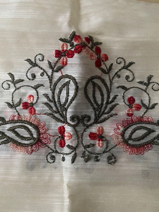 Копринена кърпа бродирана