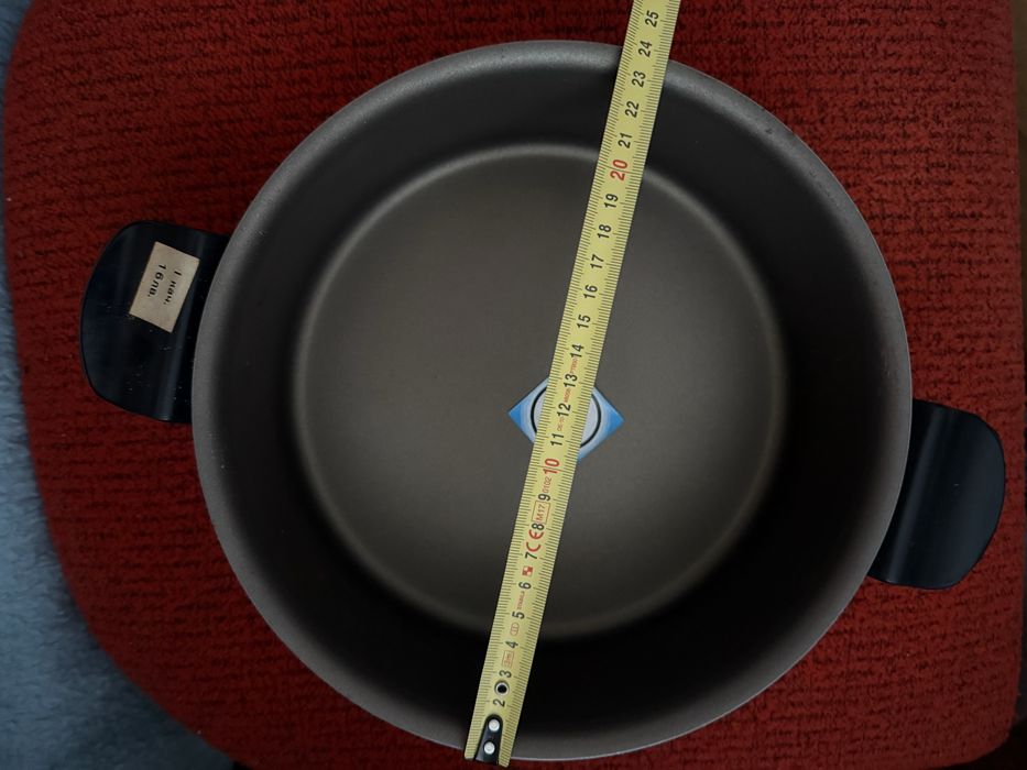 Тенджера тефлонова и емайлирана чисто нова с етикети