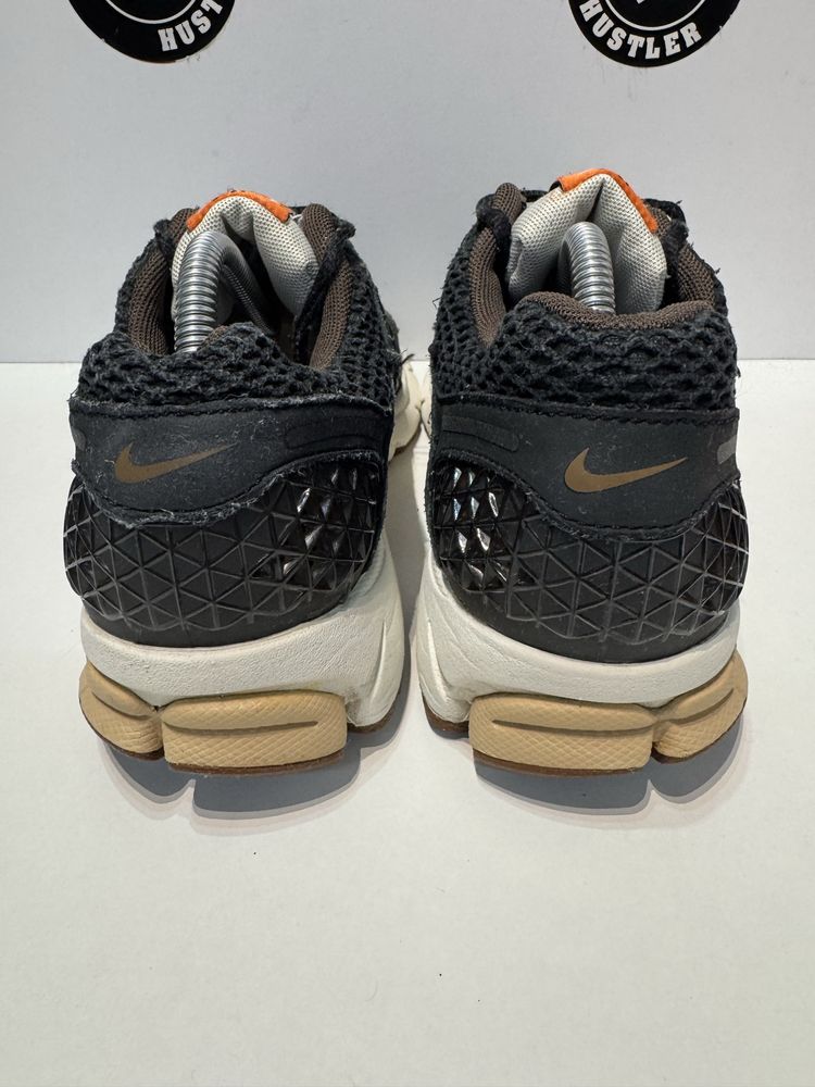 Маратонки NIKE ZOOM VOMERO 5 .Номер 40.5