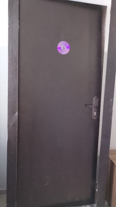 Продам входную дверь