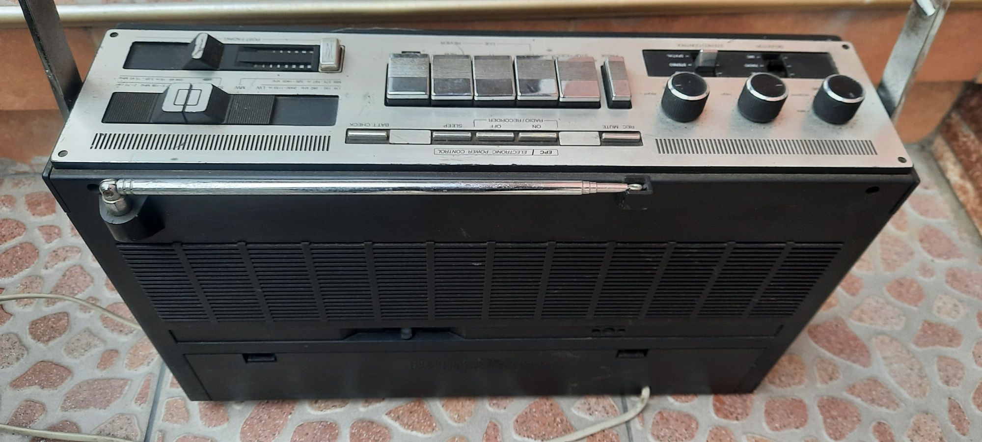 Радиокасетофон  Crown csc630fw