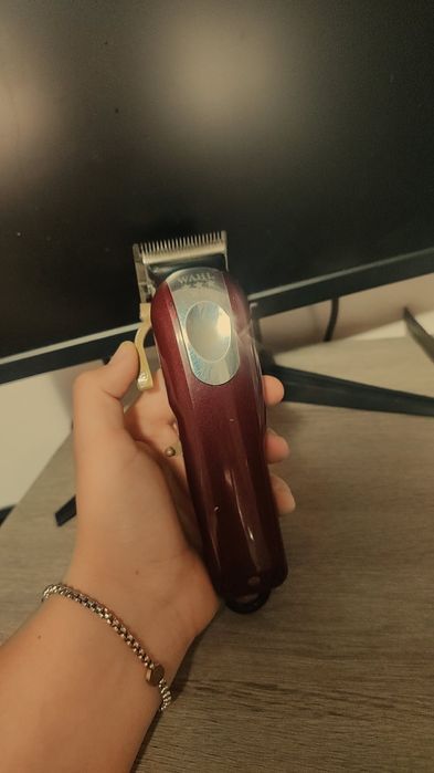 Vând mașini de tuns WAHL BeByliss