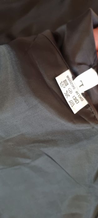 Vand costum barbatesc ,marimea l,purtat o singura data