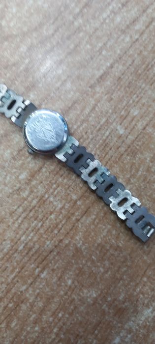 Много стар часовник Gucci