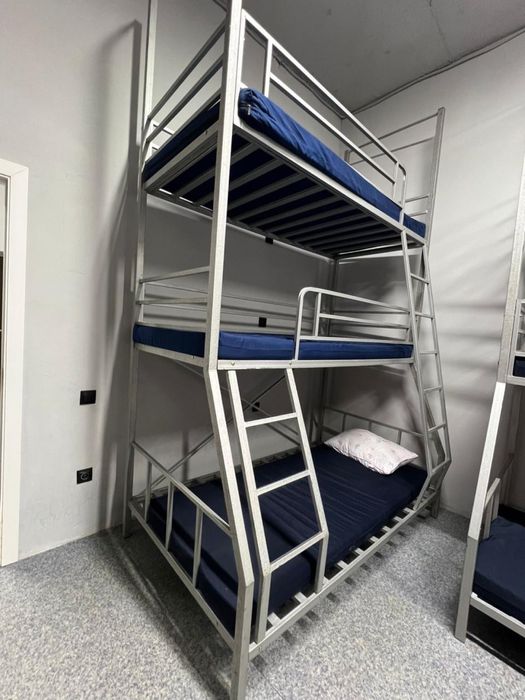 Продам кровати и 2 шкафа