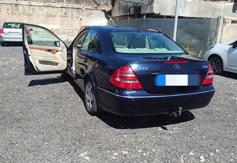 Proprietar, vând Mercedes Benz E-Class