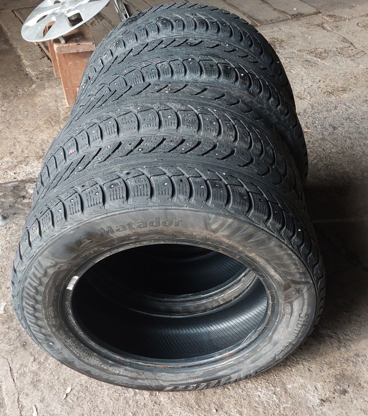 Продам зимнюю резину б.у.185/65 r15