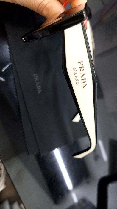 Чисто нови  слънчеви очила РRADA! Закупени са от Скай Оптика