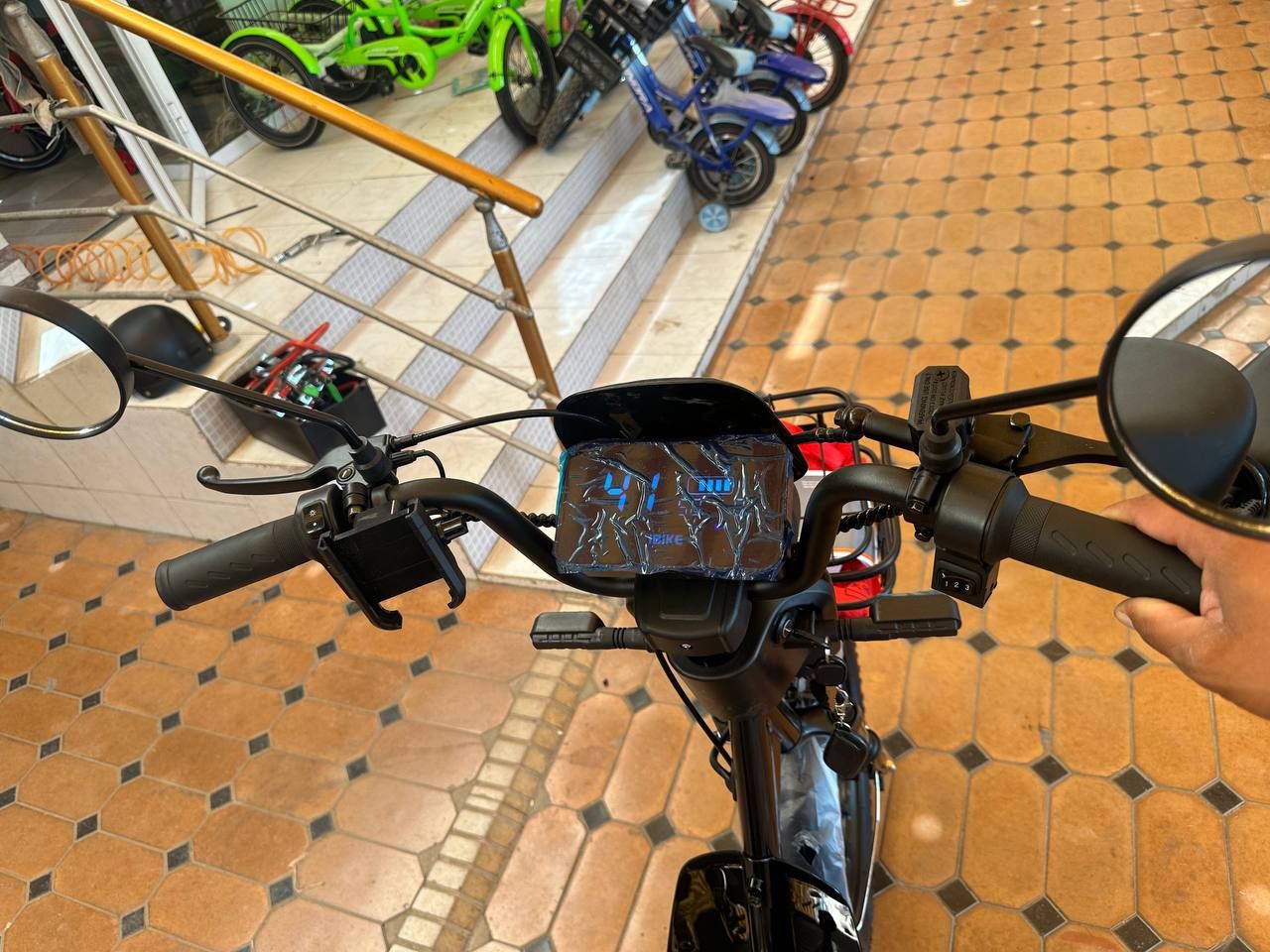 Elektro skuter yangi dastafka bor