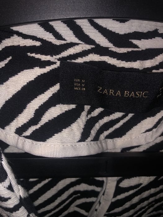 Jacheta groasa Zara, noua fara eticheta, mar. M