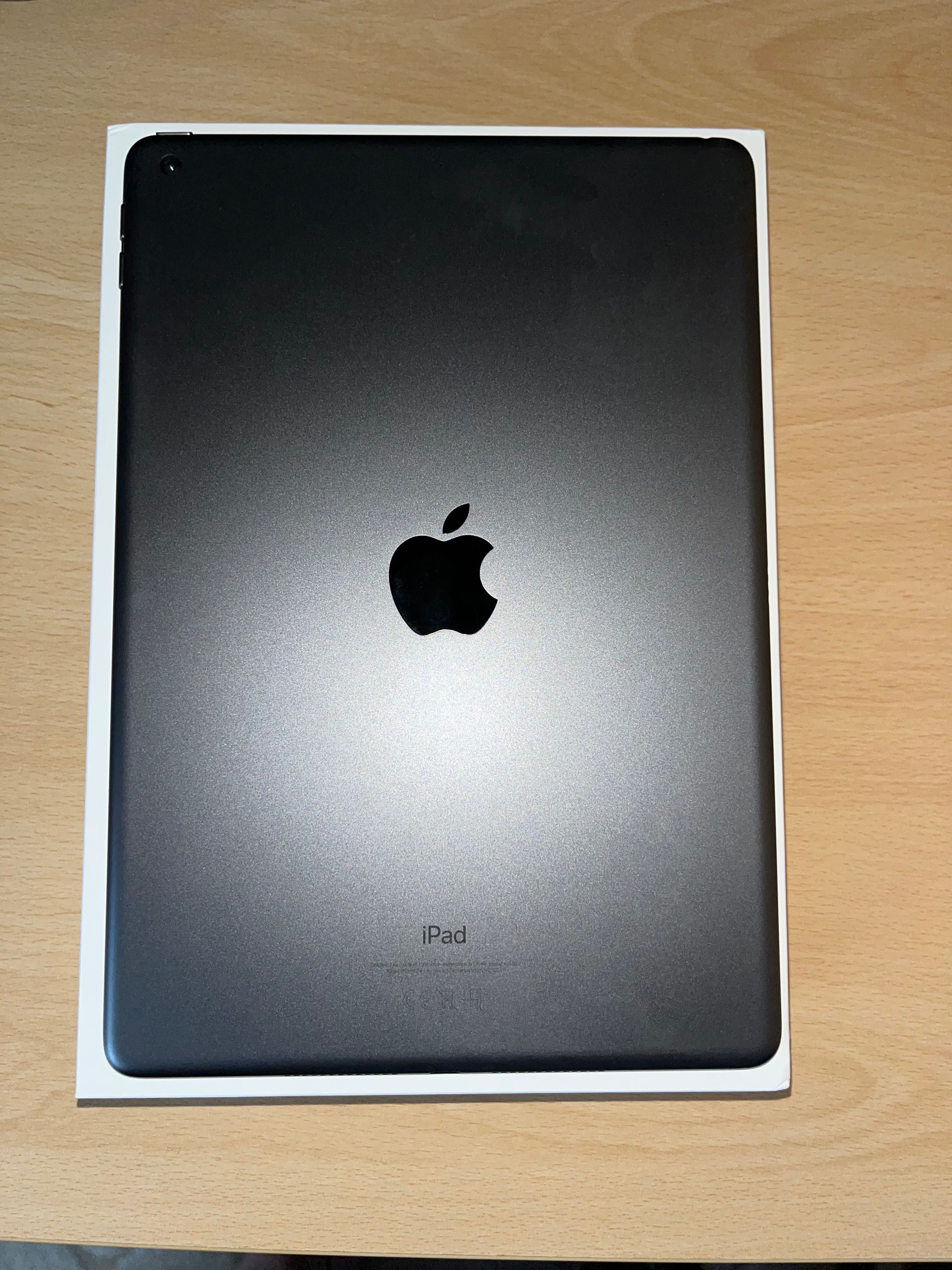 Таблет Apple iPad 2021 Wi-Fi 10.2'' 256GB Space Gray