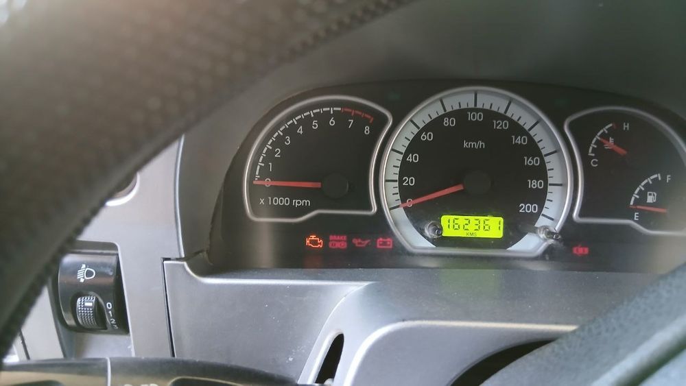 Nexia 2 1.6 sotiladi.