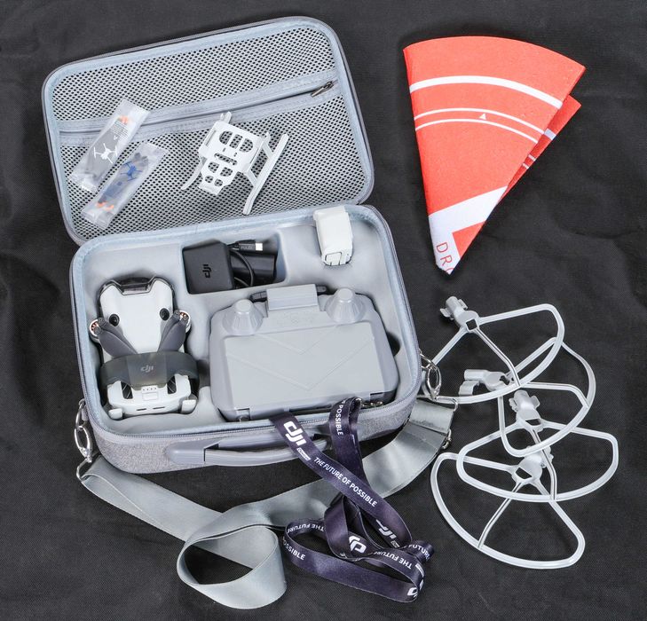 Продавам дрон DJI mini 4 pro - Комбо кит
