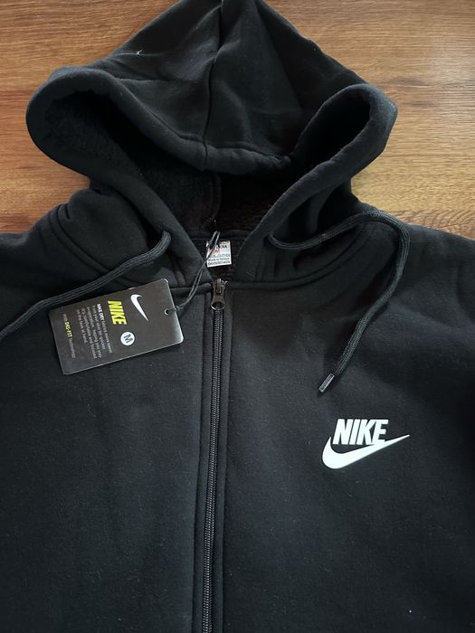 Мъжки,ватиран,черен суитчер Nike с гумирано лого