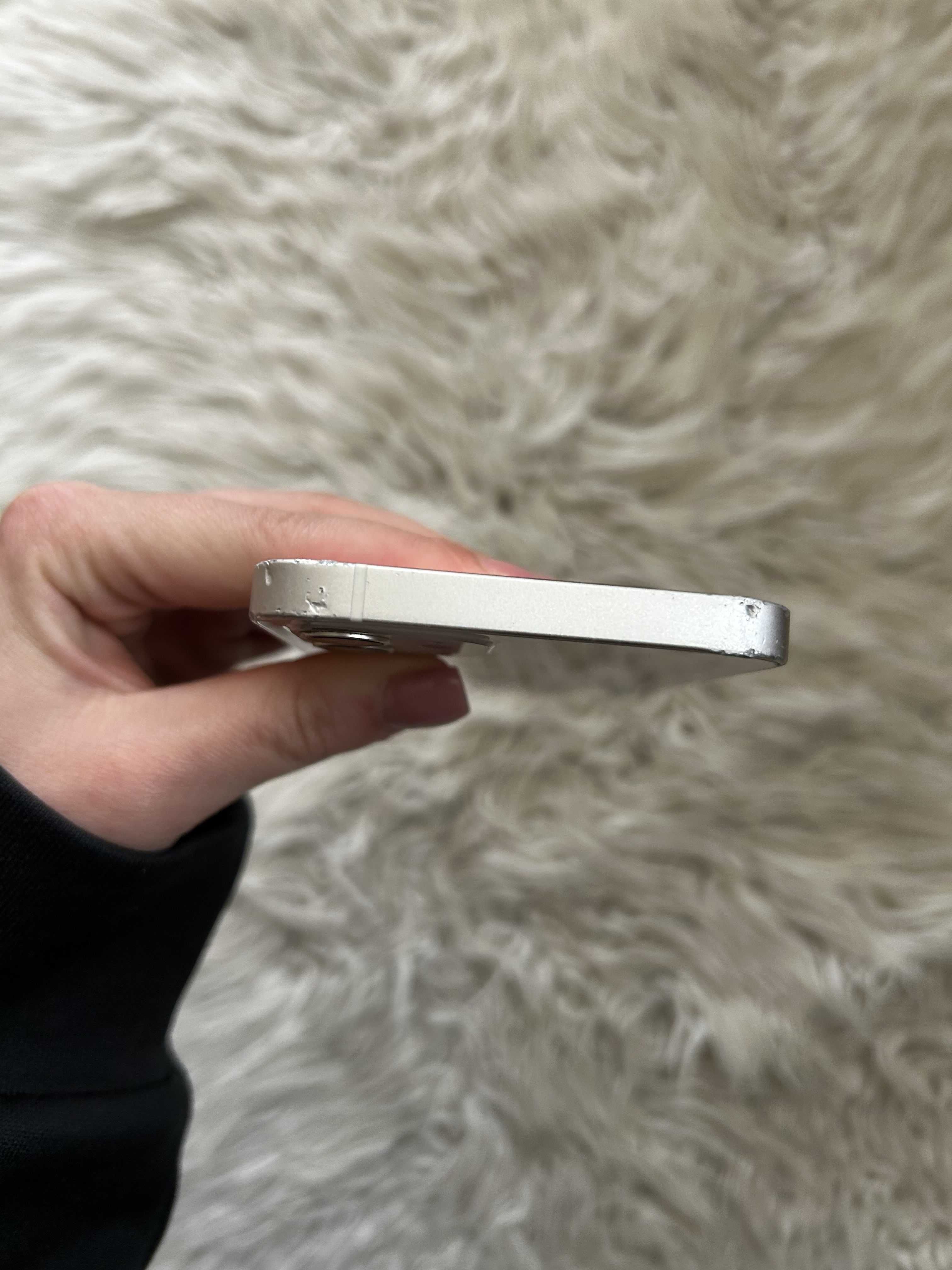 IPhone 12 128gb В Добро състояние Бял