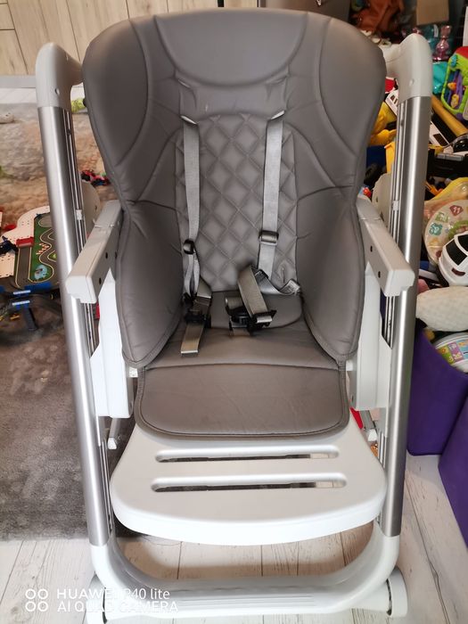 Vând scaun de masa de copii