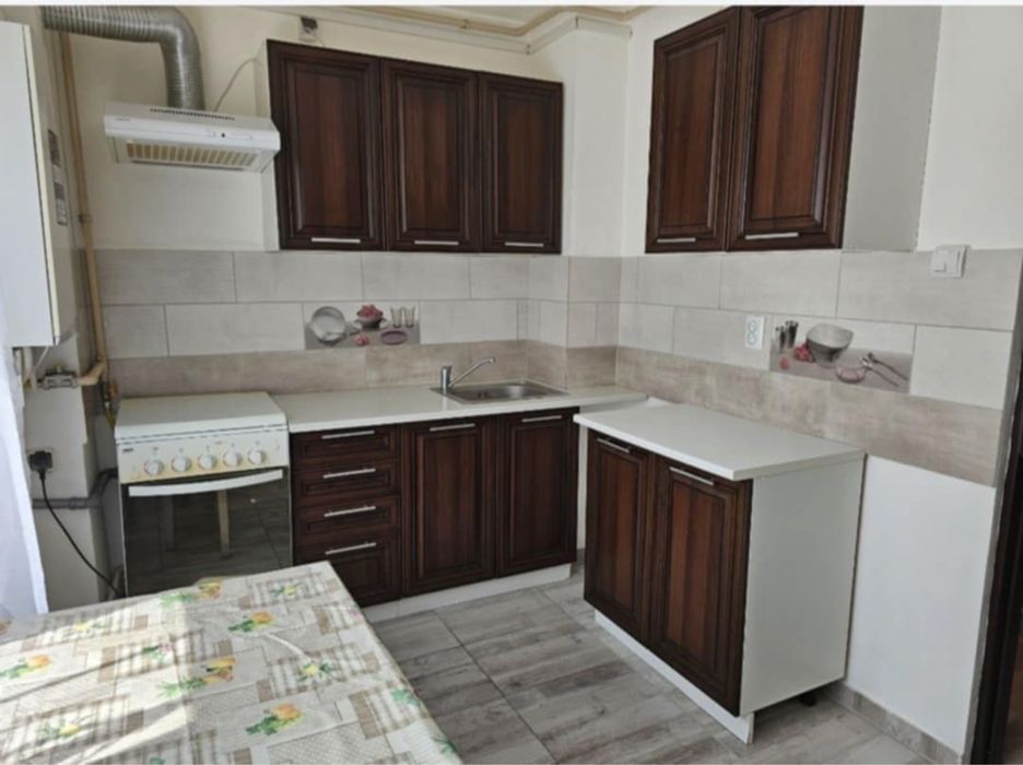 Ofer spre inchiriere garsoniera amenajata si utilata