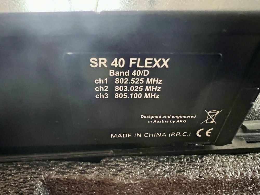 AKG SR 40 FLEXX  Безжичен микрофон с регулируеми  3 честоти