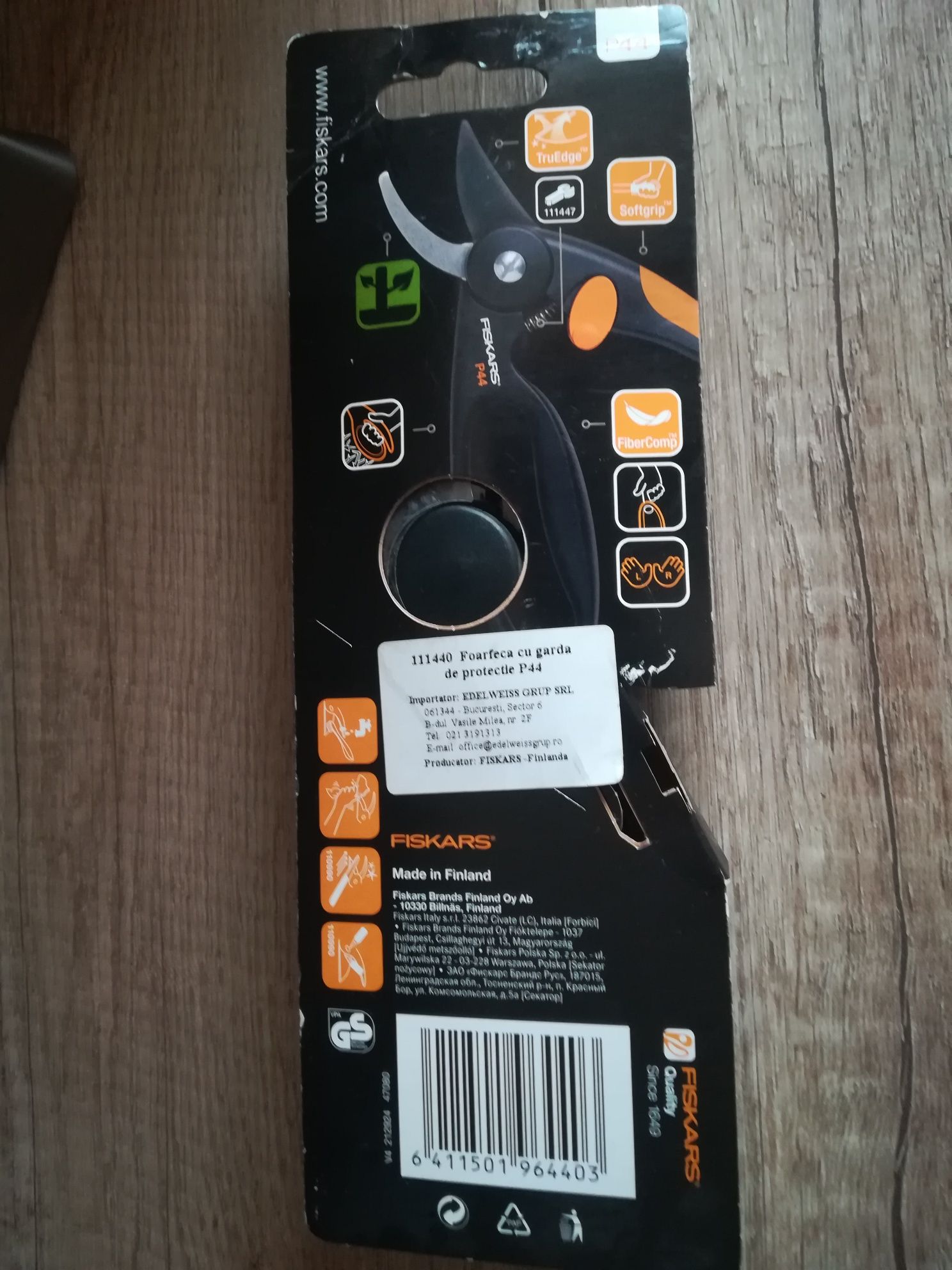 Foarfeca cu garda de protectie Fiskars P44