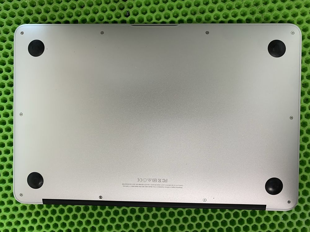 Macbook Air 11 2015. Core i5. Рассрочка есть.