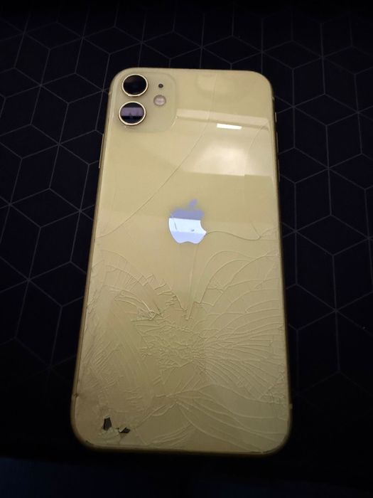 Iphone 11 cu defect spate