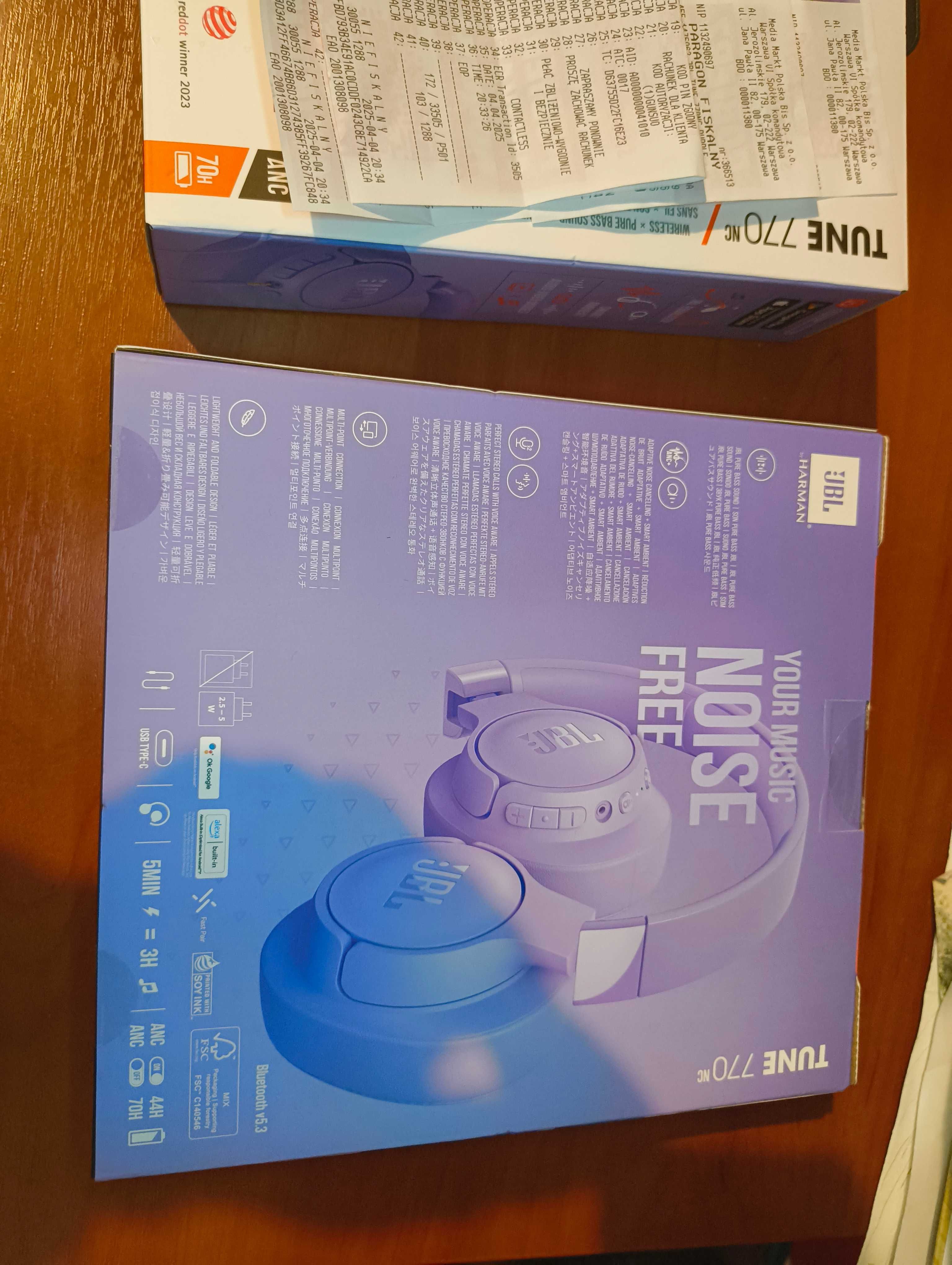 Слушалки с подтискане на шума JBL 770NC