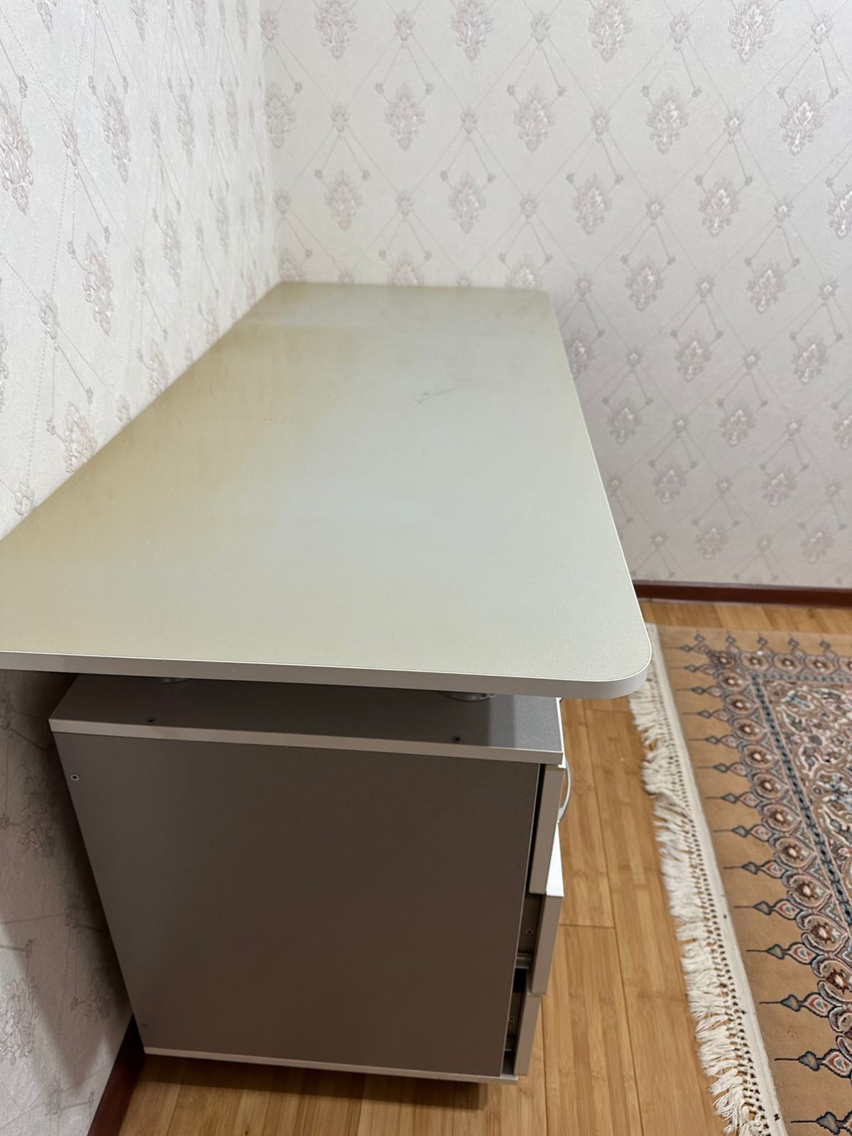 Продаётся компьютерный стол