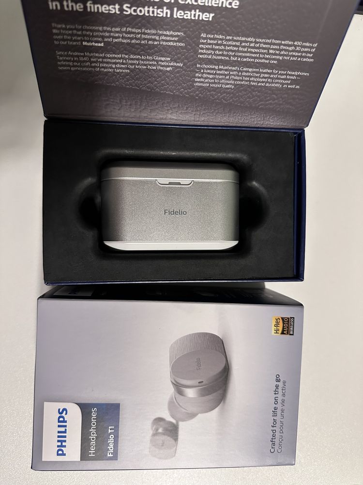 Philips Fidelio - true wireless слушалки / с гаранция