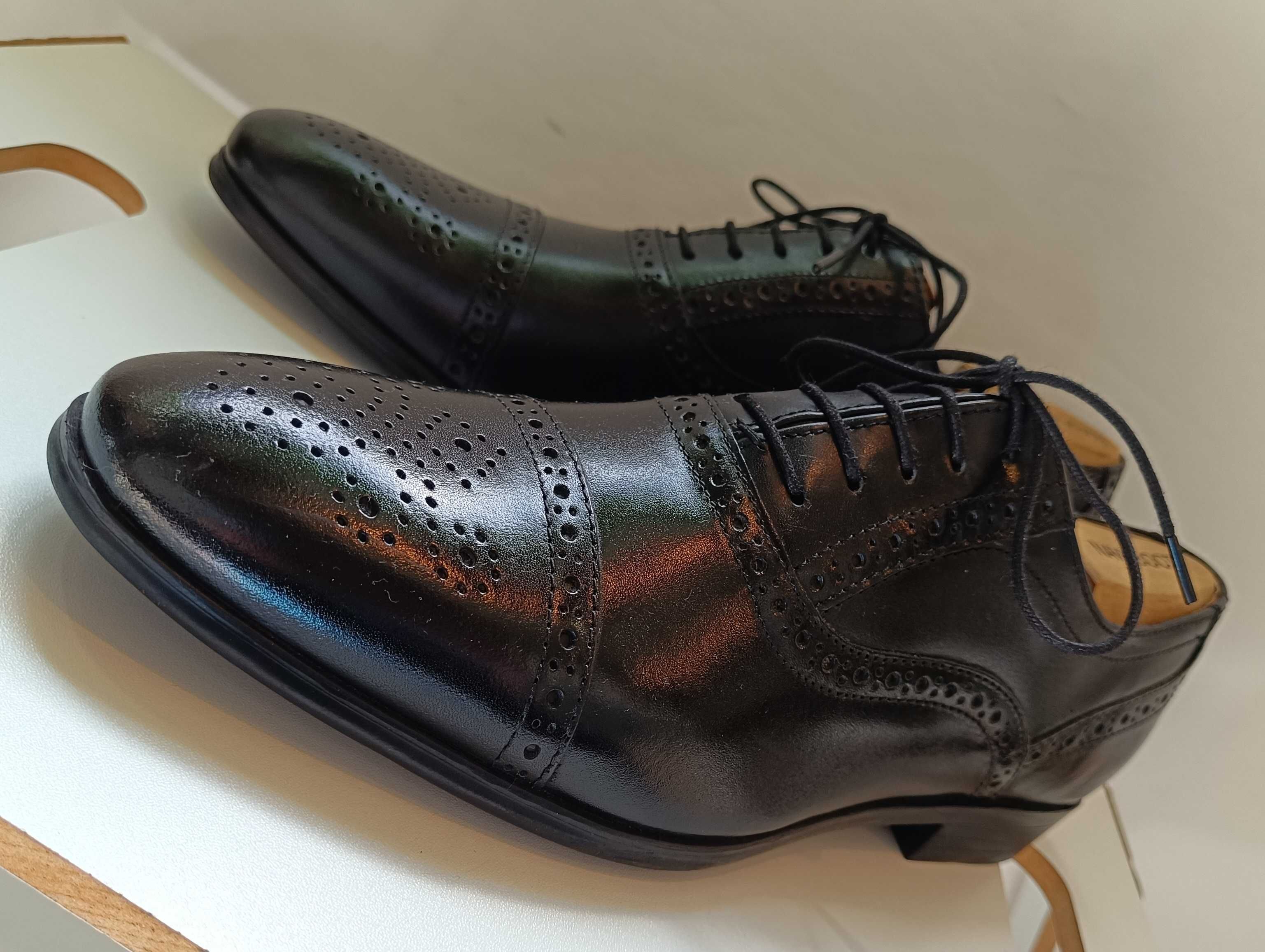 Pantofi oxford 42 cap toe brogue Thomas Crick NOI piele naturala moale