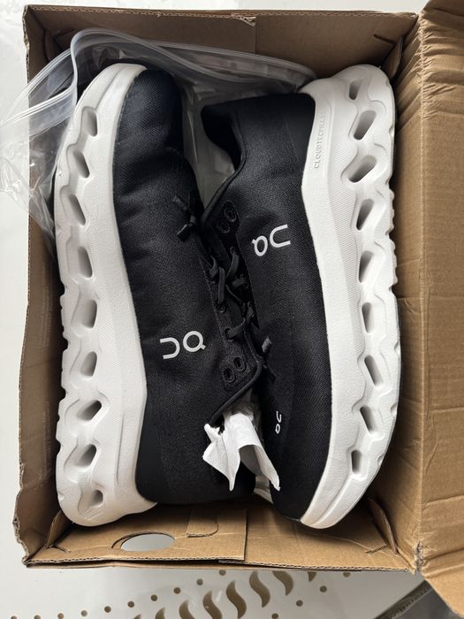 Продам Кроссовки On новые