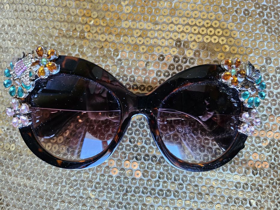 Дамкси слънчеви очила.