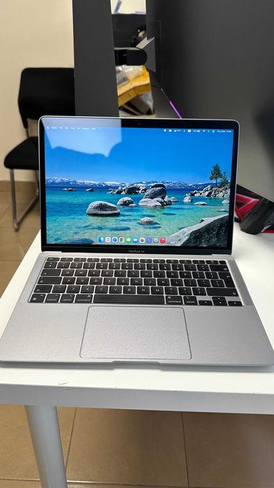 Продавам Apple MacBook Air 2020 M1 8GB RAM 256GB SSD