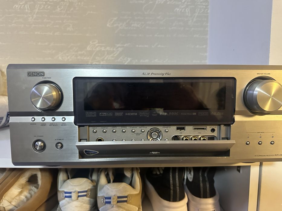 Statie denon in stare buna ,functioneaza nota 10 ,arata de nota 9 …