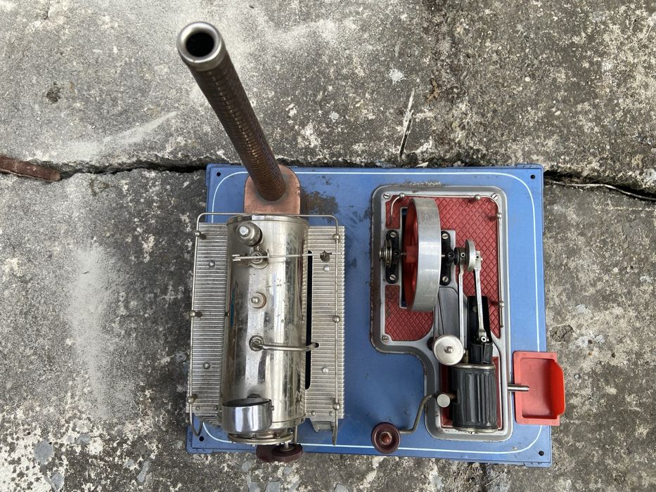 Motor cu aburi vechi de colectie