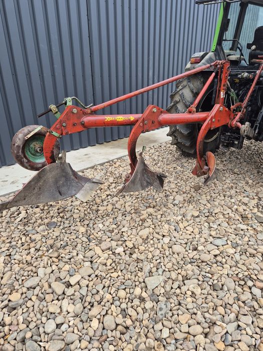 Plug kverneland cu 3 brazde