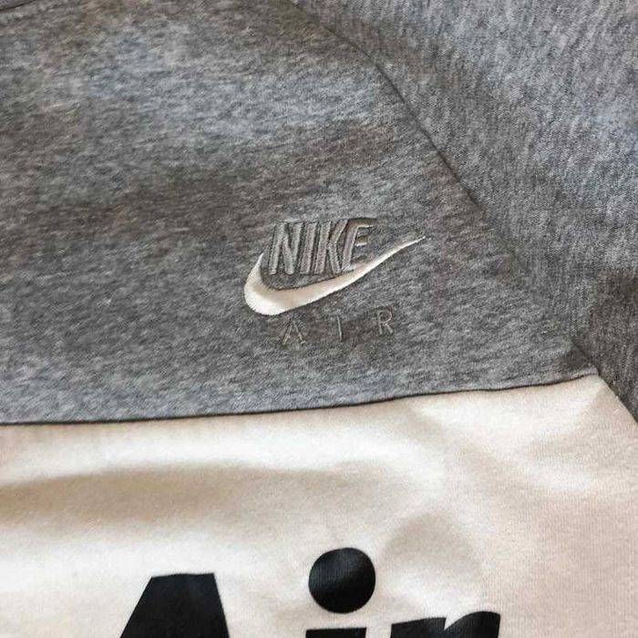 Bluza Nike Air Gri cu Logo Mare – stil Y2K / Streetwear / Trend 2000s