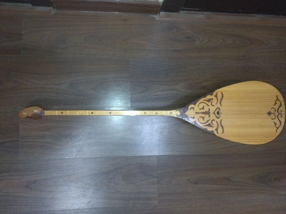 Qozoq do'mbirasi.