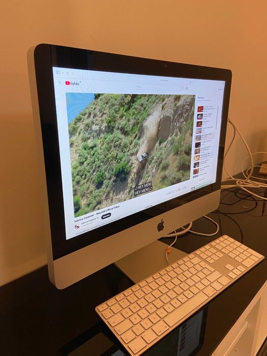 Apple iMac 21.5 inch