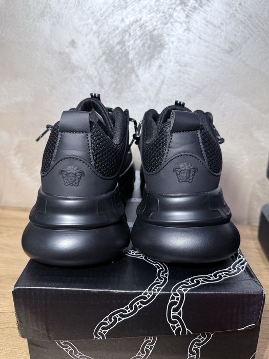 Versace chain reaction