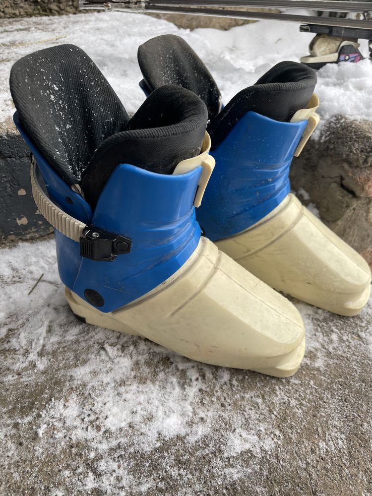 Лыжи и ботинки размер 36